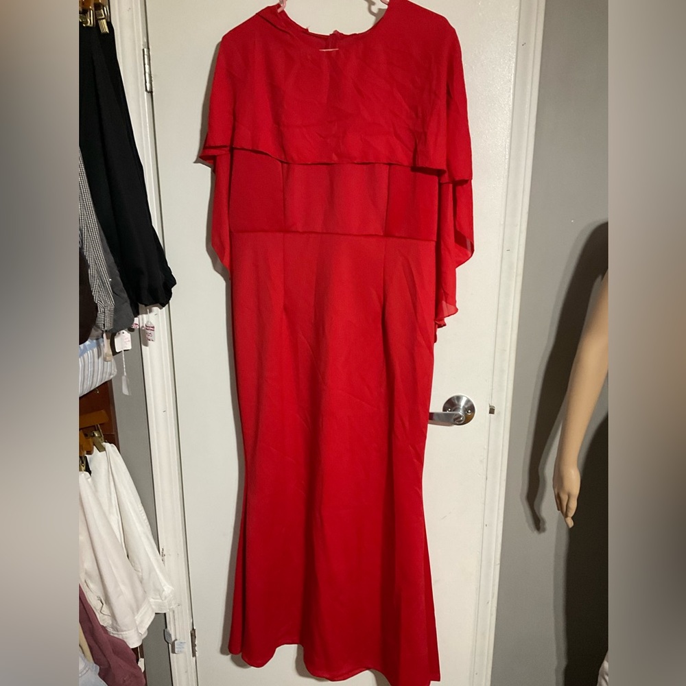 Lelagan women’s ruffled party dress sleeveless w/ Shaw built into top of 👗
